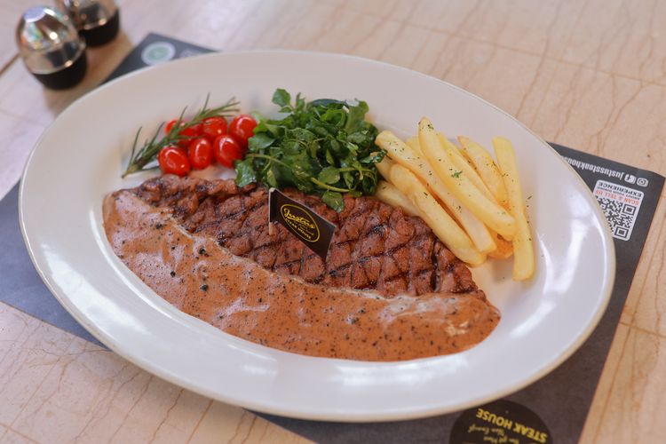 Black Angus Striploin Au Poivre di Justus Steak House Alam Sutera Tangerang.