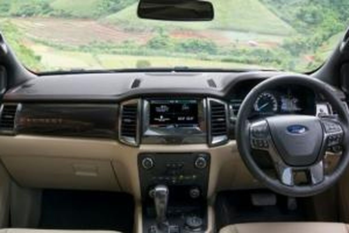 Kabin depan All-New Ford Everest