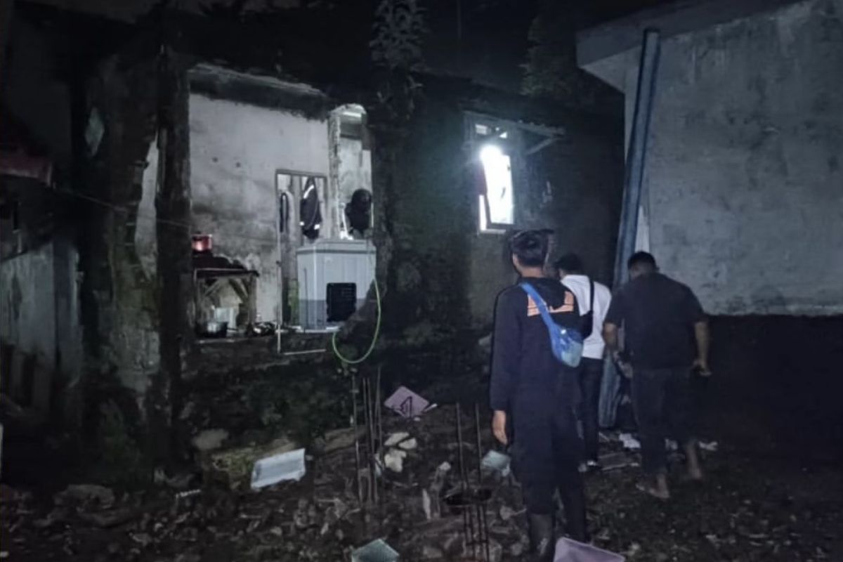  tabung gas meledak di Kampung Cilibende, Kelurahan Babakan, Kecamatan Bogor Tengah, Kota Bogor, pada Selasa (2/4/2024) malam, mengakibatkan tiga orang mengalami luka bakar.