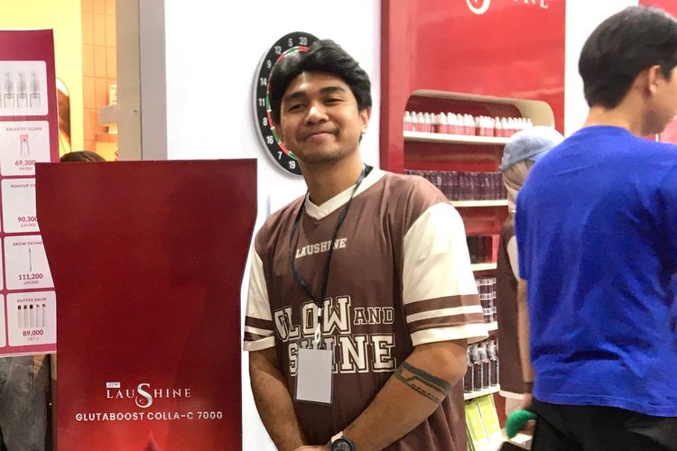 I Nyoman Widya Dharma Nugraha, Manager Laushine Beauty membagikan cerita dan tips sederhana untuk pria yang bekerja di lapangan atau outdoor, dalam acara BeautyFest Asia, Jakarta Convention Center, Sabtu (16/8/2025).