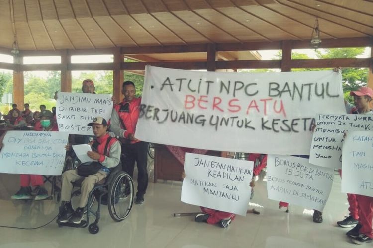 Atlet difabel Bantul gelar aksi menuntut kesetaraan di Bantul. Kamis (16/3/2023)