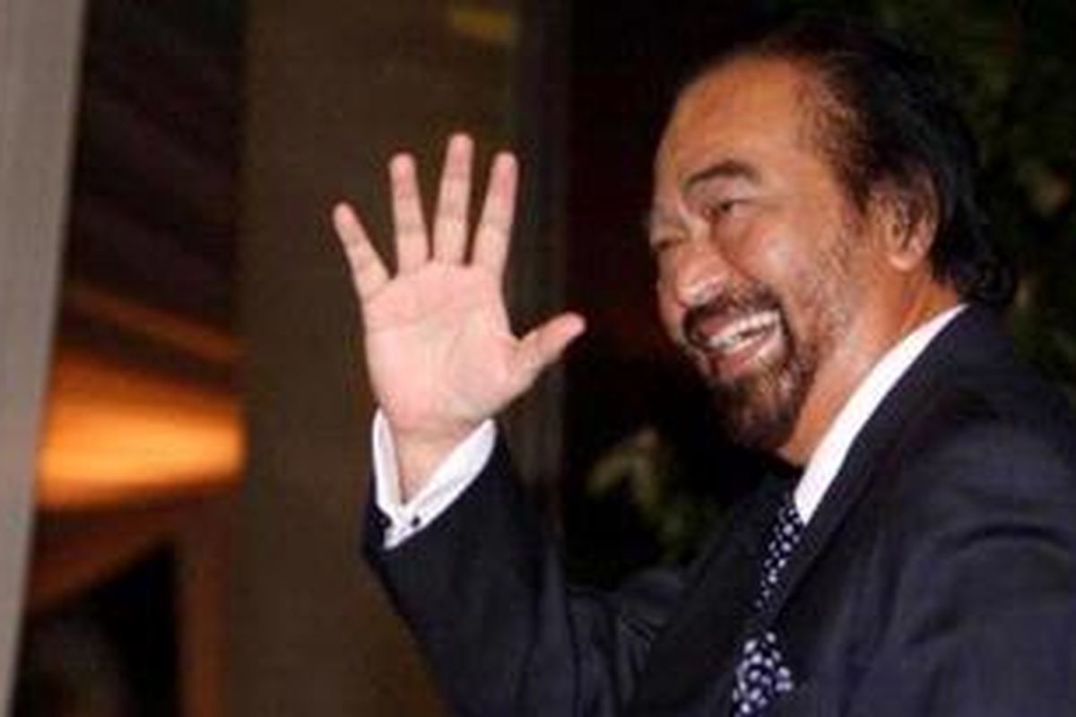 Surya Paloh saat menghadiri resepsi pernikahan Ibas Edhie Baskoro Yudhoyono dan Siti Rubi Aliya Rajasa yang digelar di Assembly Hall, Jakarta Convention Center, Sabtu (26/11/2011). 