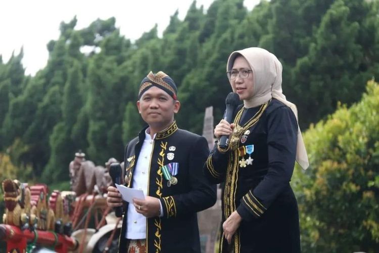 Bupati Lumajang Thoriqul Haq dan Wakil Bupati Lumajang Indah Amperawati 