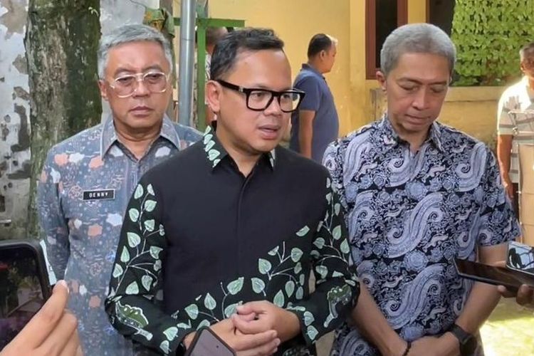 Wamendagri Minta Masyarakat Viralkan ASN yang Keluar Rumah Saat WFH