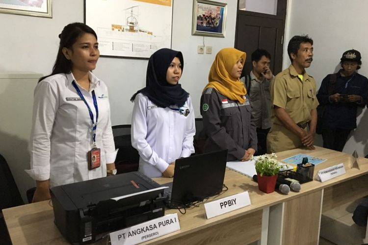 Suasana peresmian Help Desk New Yogyakarta International Airport (NYIA) di Kabupaten Kulon Progo, Provinsi Daerah Istimewa Yogyakarta, Senin (5/2/2018). Turut serta dalam peresmian ini Direktur Pemasaran dan Pelayanan PT Angkasa Pura I Devy W Suradji, General Manager Bandara International Adisutjipto Agus Pandu Purnama, serta Bupati Kulon Progo Hasto Wardoyo.