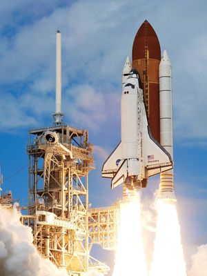 Space Shuttle adalah pesawat ruang angkasa pertama yang dapat digunakan kembali untuk membawa orang ke orbit, meluncurkan, memulihkan, dan memperbaiki satelit, melakukan penelitian mutakhir, dan membantu membangun Stasiun Luar Angkasa Internasional. 

Pesawat ulang-alik ini beroperasi pertama kali pada 12 April 1981 dan pendaratan terakhir 21 Juli 2011. Total ada 135 misi menggunakan armada Space Shuttle. 