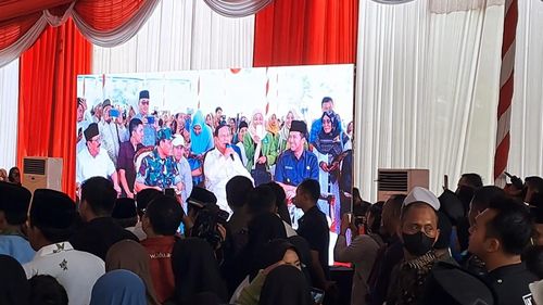 Tertawa Saat Umurnya Dibandingkan dengan Emil Dardak, Prabowo: Banyak Pemimpin Muda Muncul