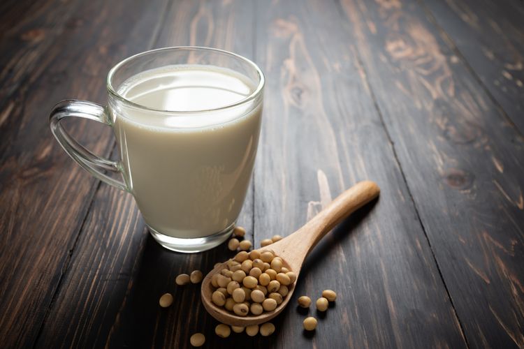 Meski manfaat susu kedelai begitu berlimpah, susu ini tak terlepas dari reputasi buruk terhadap penderita risiko kanker payudara.