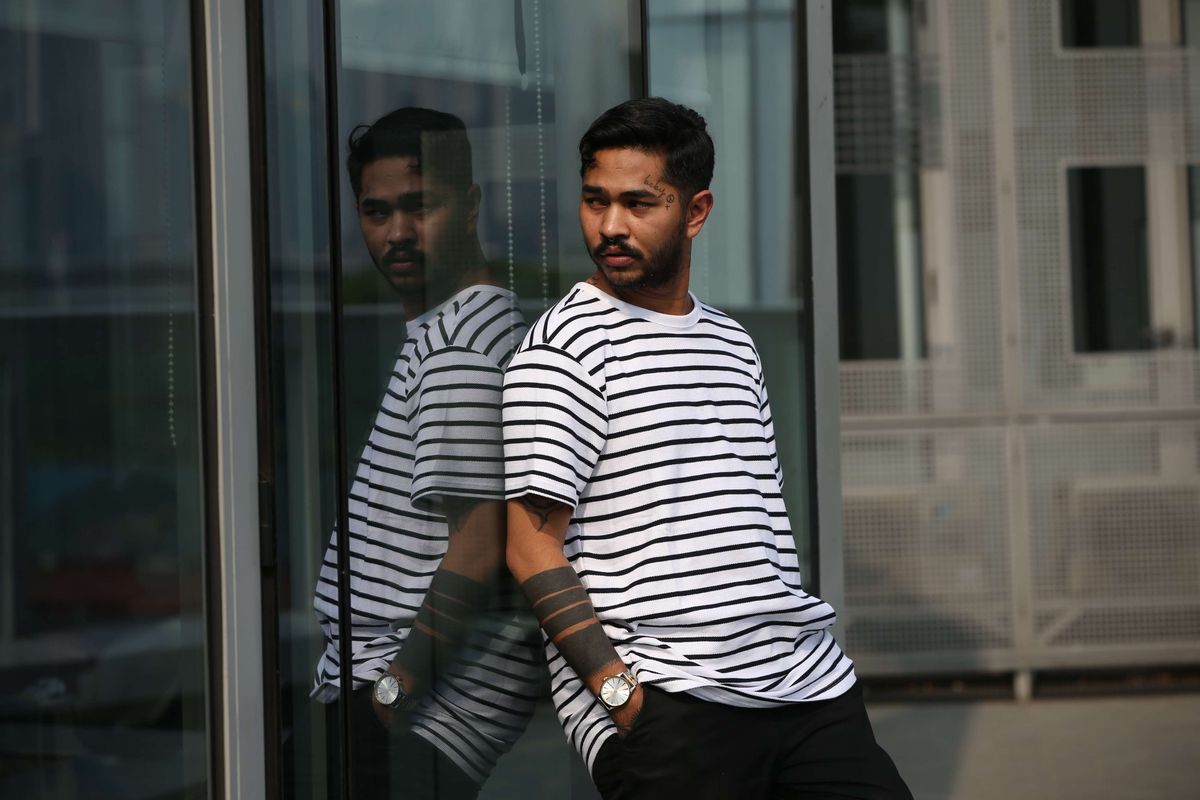 Onadio Leonardo atau akrab disapa Onad berpose saat media visit promo film Pretty Boys di Kompas.com, Palmerah, Jakarta, Senin (9/9/2019).