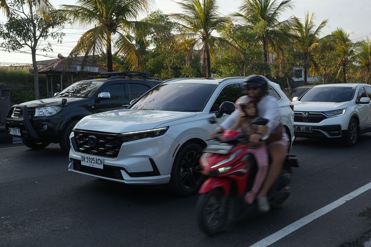 Kondisi jalan macet dilalui saat mencoba efisiensi Honda CR-V e:HEV