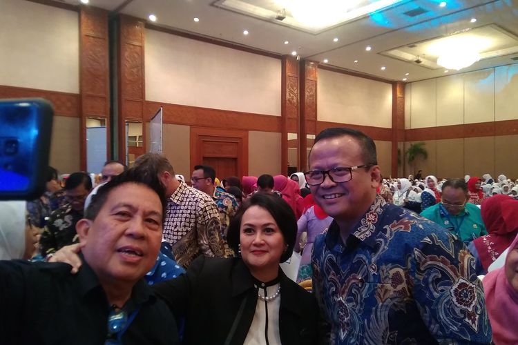 Menteri KKP Edhy Prabowo (paling kanan) saat berfoto bersama stakeholder usai acara Marine and Fisheries Business Investment Forum (MFBIF) di JCC Senayan, Jakarta, Jumat (13/12/2019).