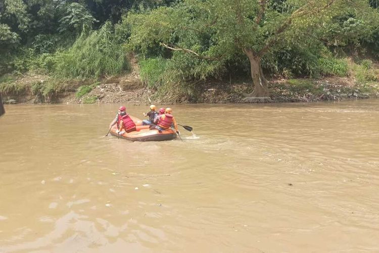 Dua Remaja Tewas Tenggelam Usai Terpeleset di Curug Parigi Bogor