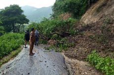 Hujan Deras di Bima, 12 Desa Teredam, Ruas Jalan Tertimbun Longsor