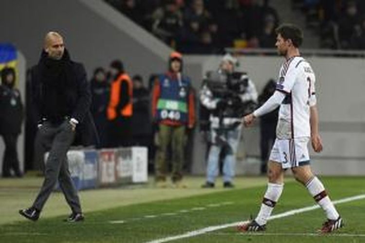 Xabi Alonso dikartu merah wasit pada laga ke-100-nya di Liga Champions, saat Bayern Muenchen dijamu Shakhtar Donetsk. 