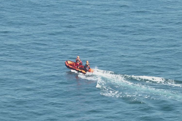 Drone Thermal Temukan Remaja yang Terseret Arus di Pantai Pererenan Badung