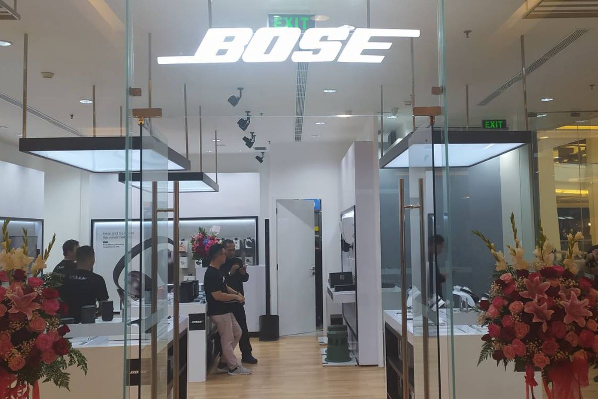 Grand opening pada toko offline Bose di Pacific Place, SCBD, Jakarta Selatan.