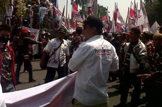 Tidak Ada Sidang, Massa Prabowo Tetap Gelar Aksi di Depan MK 