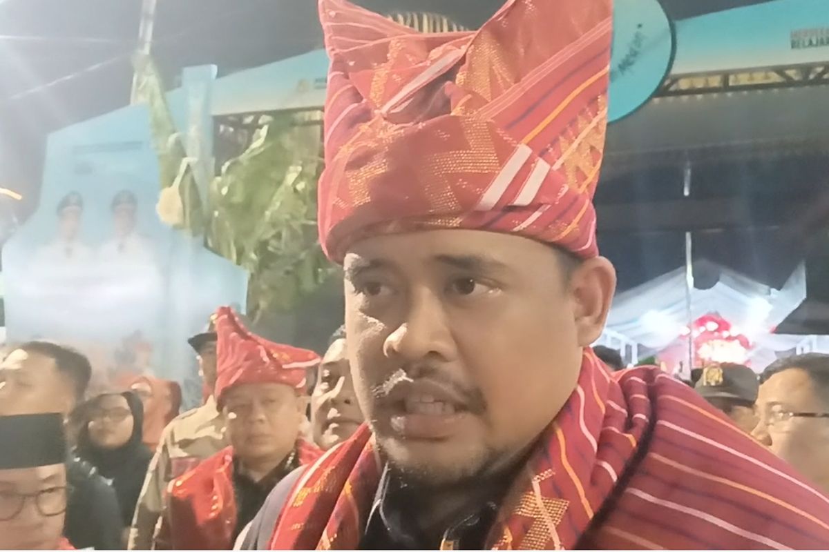 Walikota Medan Bobby Nasution saat diwawancarai di Lapangan Benteng Medan, Sabtu (27/7/2024).