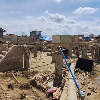 Kondisi Desa Sukajadi, Kecamatan Karang Baru, Kabupaten Aceh Tamiang, porak poranda akibat diterjang banjir bandang. Desa ini merupakan salah satu kawasan terdampak parah akibat banjir akhir November 2025 lalu.