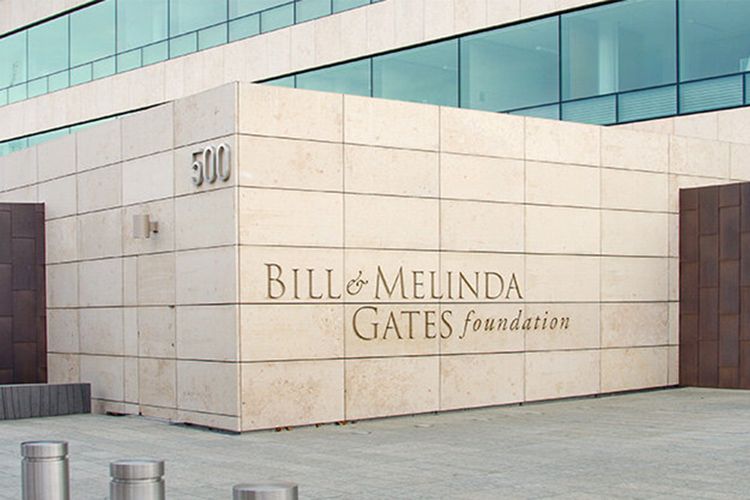 Warren Buffett Tunda Donasi ke Gates Foundation, Ada Apa?