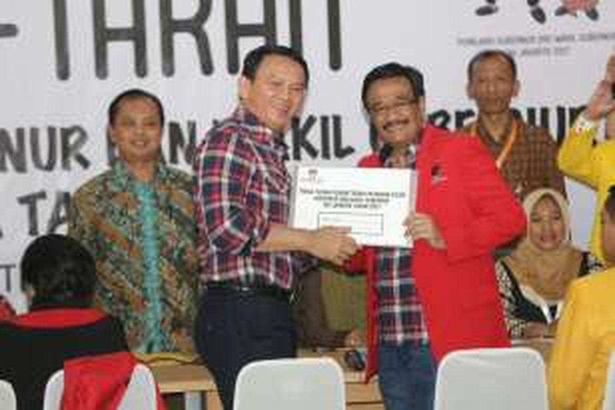 Basuki Tjahaja Purnama (Ahok) dan Djarot Saiful Hidayat saat mendaftar di KPU DKI Jakarta, Rabu (21/9/2016).