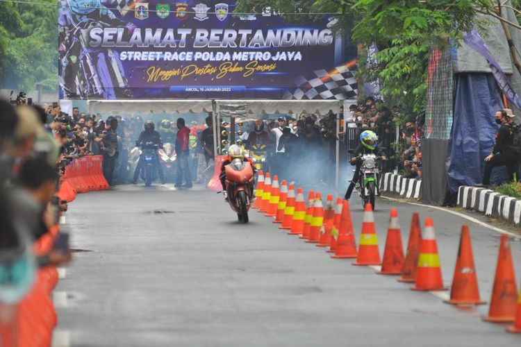 Street Race, ajang balap liar tapi legal yang difasilitasi oleh Polda Metro Jaya. 