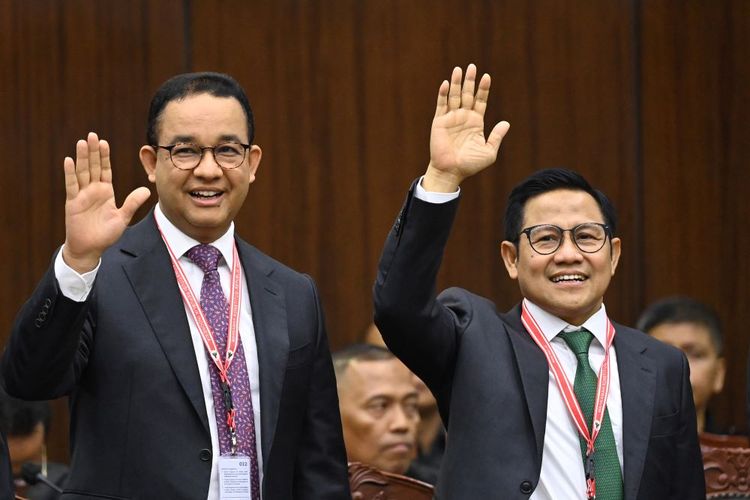 Calon presiden dan calon wakil presiden nomor urut 1 Anies Baswedan dan Muhaimin Iskandar hadir dalam sidang putusan perselisihan hasil Pilpres 2024 di Gedung Mahkamah Konstitusi, Jakarta, Senin (22/4/2024). ANTARA FOTO/M Risyal Hidayat/rwa.