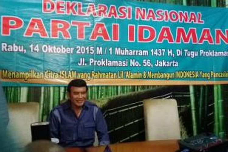 Ketua Umum Partai Islam Damai Aman (Idaman) Rhoma Irama usai konferensi pers di Sekretariat Partai Idaman di Jl. Dewi Sartika No.44, Jakarta, Senin (12/10/2015)
