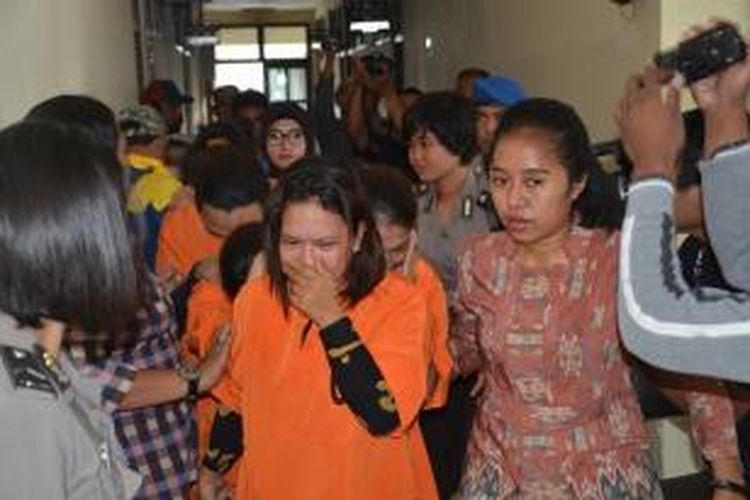 Kepolisian Polres Ternate berhasil menciduk lima wanita dan seorang waria yang merupakan komplotan spesial pencuri barang berharga, yang selama Bulan Ramadhan meresahkan masyarakat.