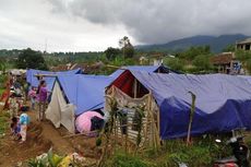 Akses Jalan Tertutup Longsor, Pengungsi Gempa Cianjur Terisolasi, Logistik Menipis hingga Terpaksa Makan Irit