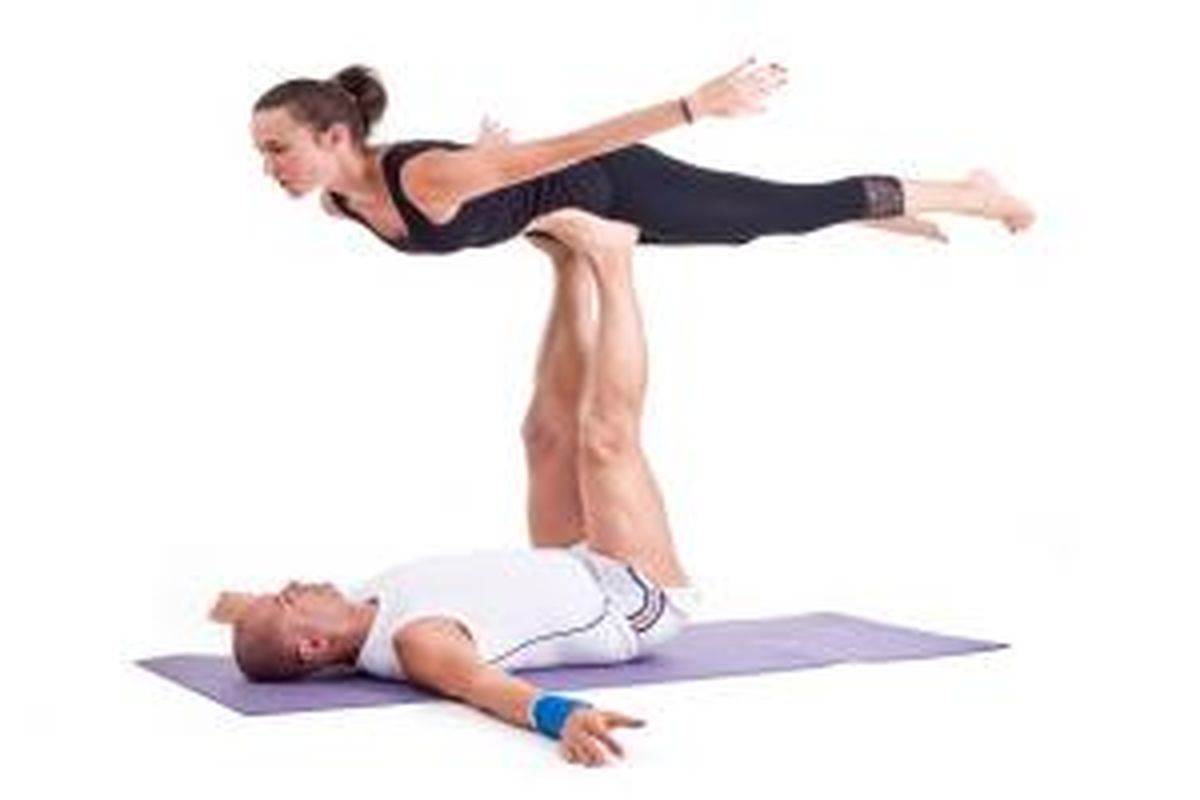 Gerakan Acro Yoga