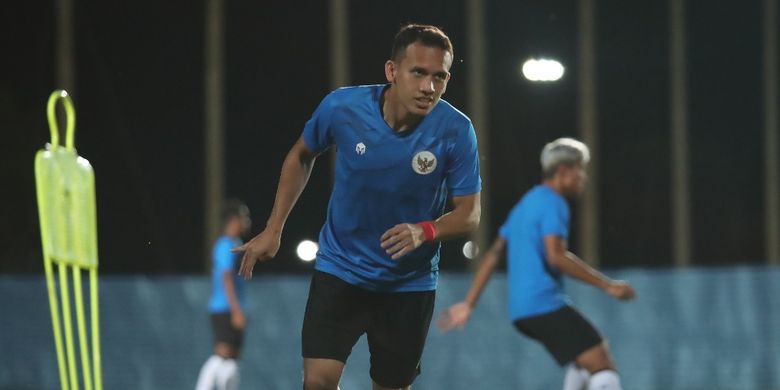 Penyerang timnas Indonesia Egy Maulana Vikri beraksi pada sesi latihan jelang laga playoff Kualifikasi Piala Asia 2023 di Buriram, Thailand, pada 7 dan 11 Oktober 2021.