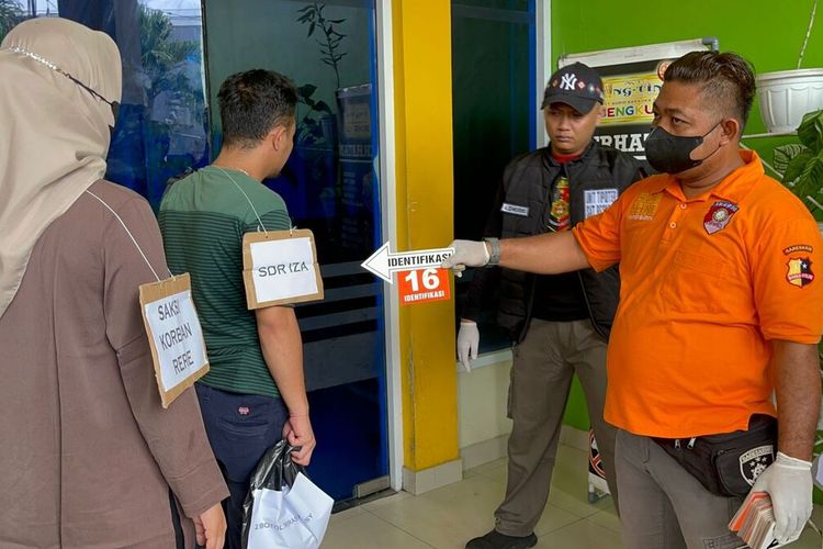 Polres Bengkulu menggelar rekonstruksi kematian 3 tamu di Ayu Ting-Ting (ATT) Karaoke, Kota Bengkulu, Selasa (26/7/2022).