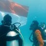 HUT Ke-77 RI, Bendera Merah Putih Berkibar di Spot Diving Labuan Bajo