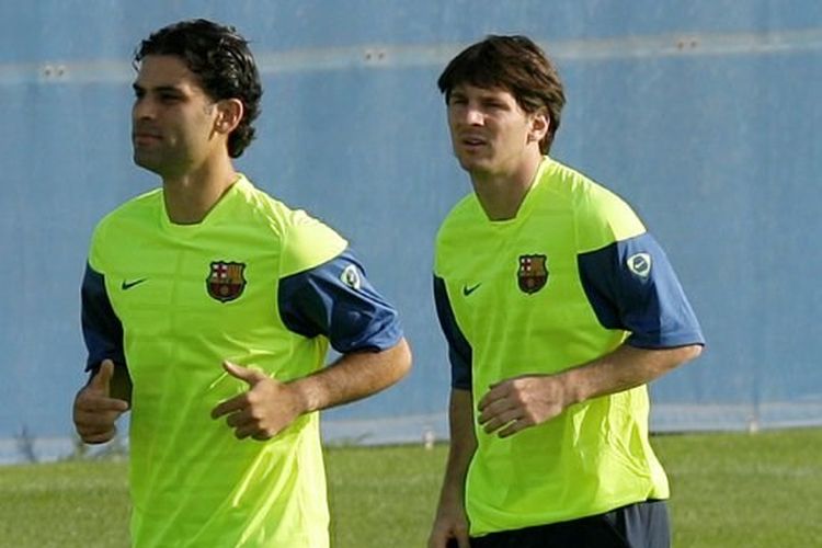 Pemain Barcelona, Rafa Marquez dan Lionel Messi, tengah berlatih di Sports Center FC Barcelona Joan Gamper pada 28 Juli 2009. Terkini, Rafa Marquez mengakui pernah berkonflik dengan Lionel Messi di Barcelona.