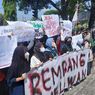 Demo Mahasiswa Tolak Presiden 3 Periode di Rembang Diwarnai Aksi Shalat Jenazah