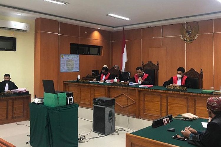 Majelis hakim membacakan putusan vonis perkara terhadap lima terdakwa kasus penyelundupan narkotika jenis sabu di Pengadilan Negeri (PN) Idi, Aceh Timur, Kamis (3/12/2020).