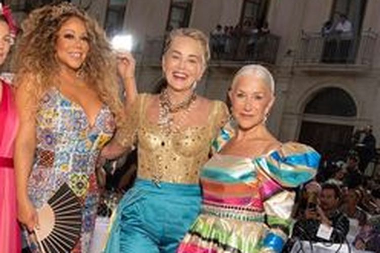 Mariah Carey, Sharon Stone dan Helen Mirren terlihat menghadiri fashion show Dolce & Gabbana Alta Moda di Siracusa, Sicily pada Sabtu (9/7/2022)