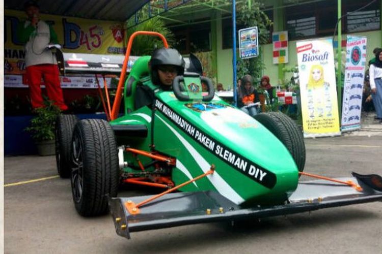 Mobil Balap dengan daya listrik karya SMK Muhammadiyah Pakem, Sleman, DIY.