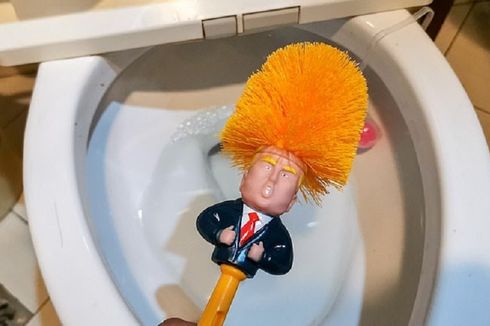 Sikat Toilet Berwujud Donald Trump Sedang Tren di China
