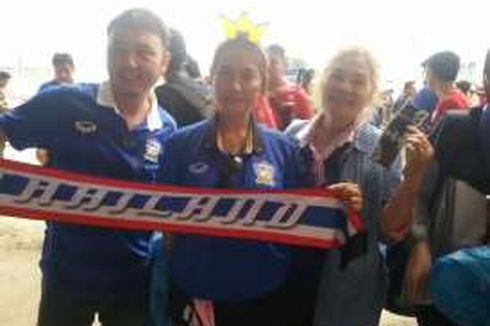 Suporter Cantik Thailand Ini Pegang Skor 2-0