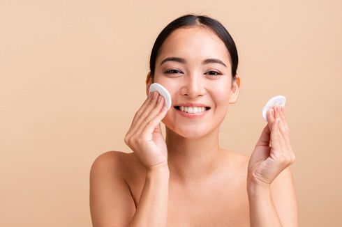 4 Langkah Membersihkan Makeup dengan Micellar Water