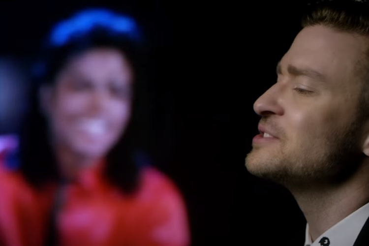 Penyanyi Justin Timberlake dalam video musik Love Never Felt So Good
