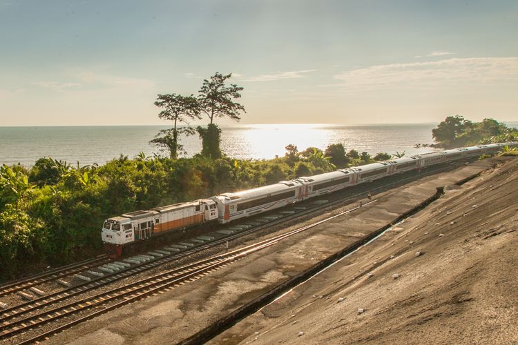 PT KAI mengoperasikan KA Pangandaran dengan relasi Stasiun Garut - Gambir PP mulai dioperasikan pada 24 Januari 2024.