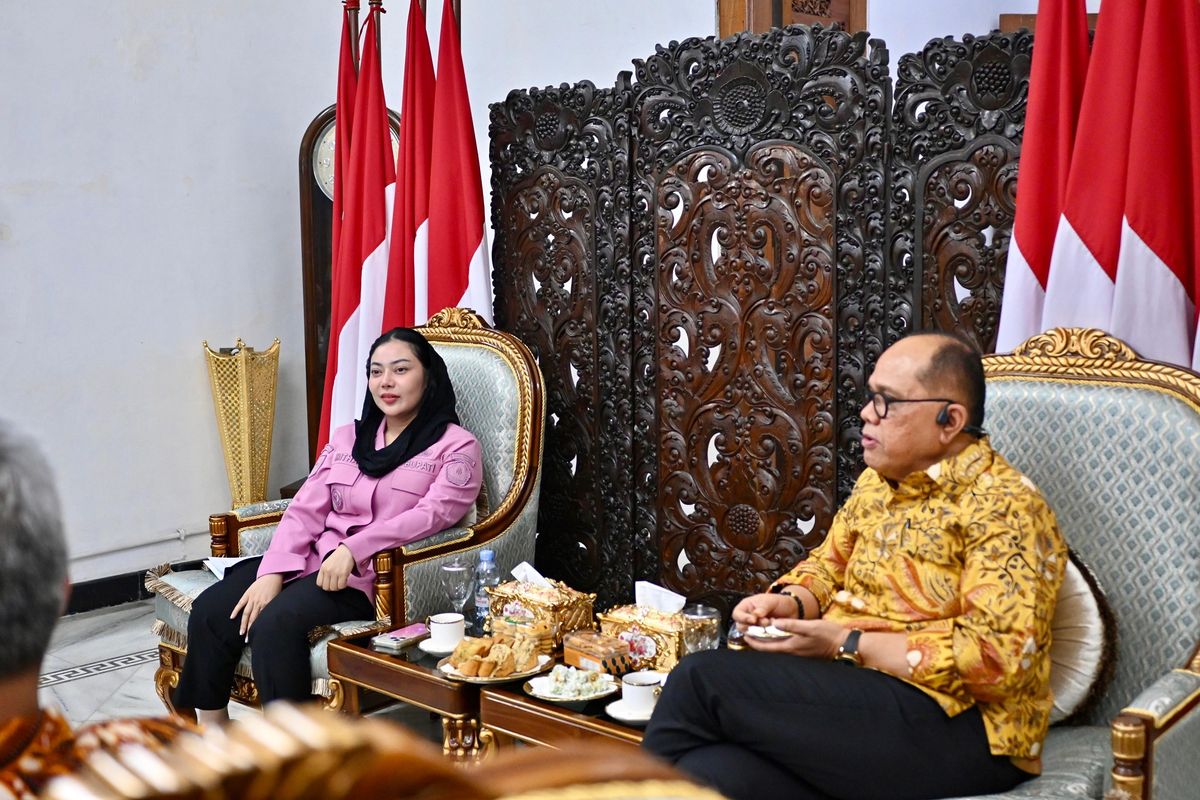 Bupati Brebes Paramitha Widya Kusuma menerima kunjungan Duta Besar RI untuk Republik Italia, Republik Malta, Republik San Marino, dan Republik Siprus, sekaligus Wakil Tetap RI pada FAO, IFAD, WFP, dan UNIDROIT, Prof. Dr. Junimart Girsang, S.H., M.H., di Pendopo Kabupaten Brebes, Rabu sore (29/4/2026).