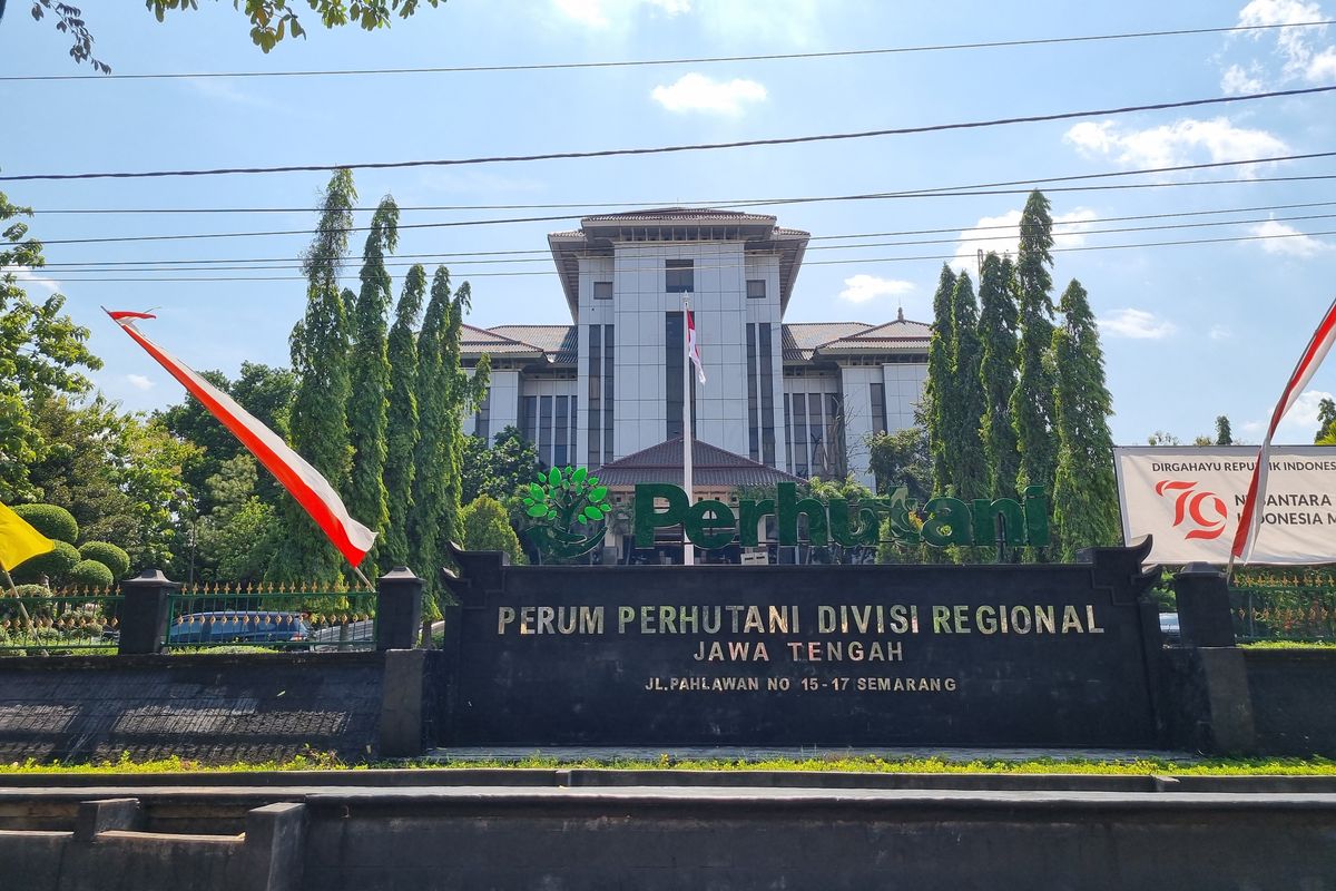 Kantor Perhutani Divisi Regional Jawa Tengah di Jalan Pahlawan Nomor 15-17, Semarang, Jawa Tengah. Foro diambil pada Kamis (26/8/2024). 