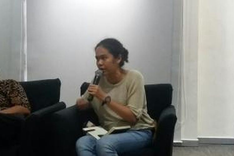 Peneliti Indonesia Corruption Watch, Lalola Easter dalam acara diskusi di kawasan Kuningan, Jakarta Selatan, Kamis (29/10/2015)