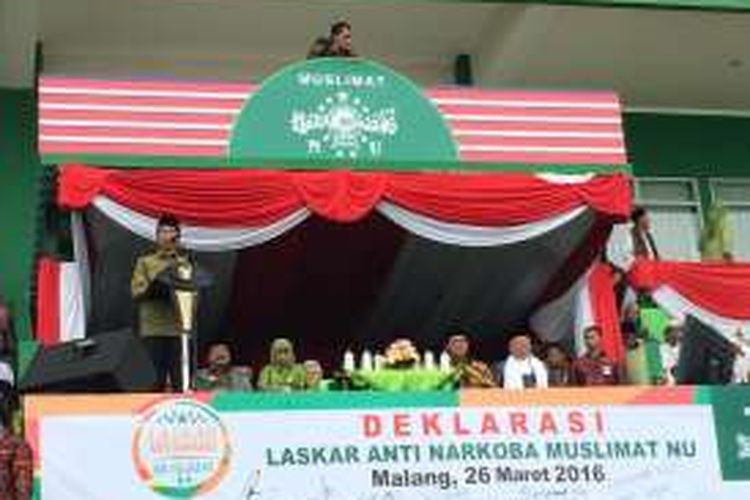 Presiden Joko Widodo memberikan sambutan dalam Peringatan Hari Lahir ke-70 Muslimat NU, Sabtu (26/3/2016), di Stadion Gajayana, Kota Malang, Jawa Timur. Peringatan ini mencetak tiga rekor Museum Rekor Indonesia.