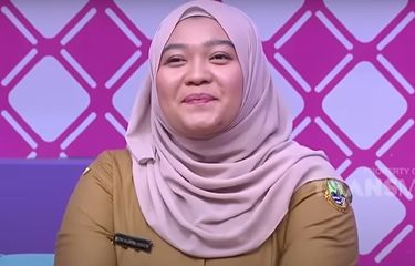 Betha Valentina, guru yang video cover lagu Keisya Levronka berjudul Tak Ingin Usai viral. 