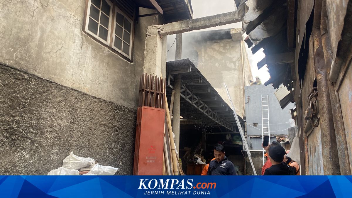 Kebakaran Toko Material di Setiabudi Jaksel Padam, Damkar Sempat Terkendala Sumber Air
